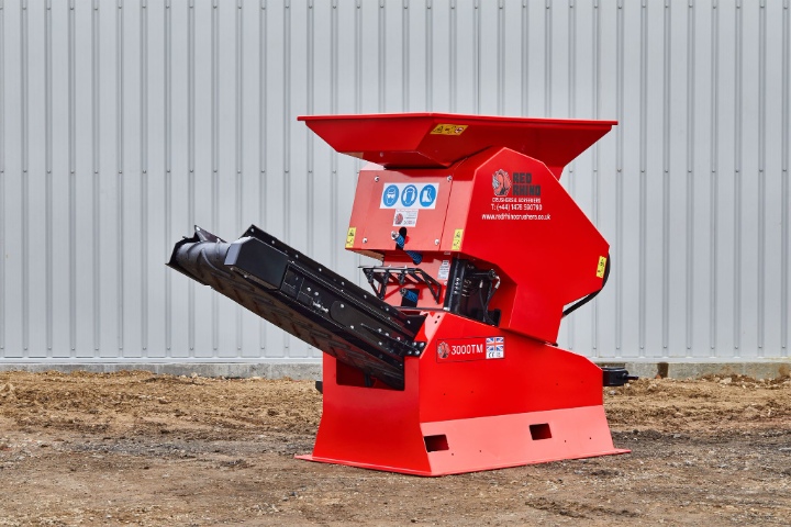 High-performance Red Rhino 3000TM mini crusher, ideal for recycling construction and demolition waste on site. Efficient and compact.