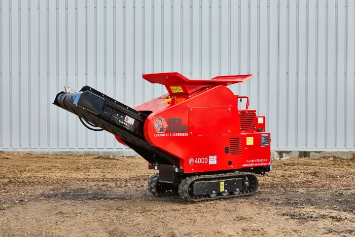 Discover the Red Rhino 4000 Mini Crusher, a compact and powerful machine ideal for small-scale demolition, construction, and recycling projects. Efficient and robust.